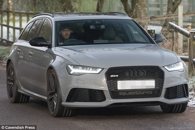 Thầy trò Mourinho ủ rũ đến sân tập sau thất bại ở derby